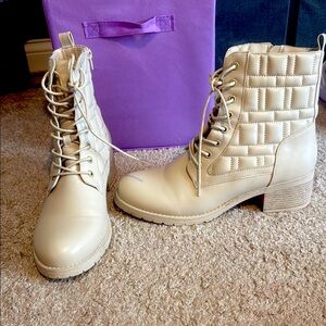 ID Requires Women's Cream Quilted Ankle Boots 12 Wide